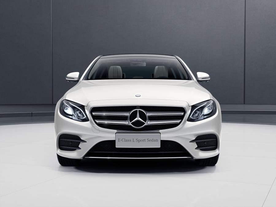  Mercedes-Benz E300 L AMG Line 2016 года  (CN) (фото 15 из 22)